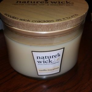 Nature's wick candle- Vanilla Macaroon